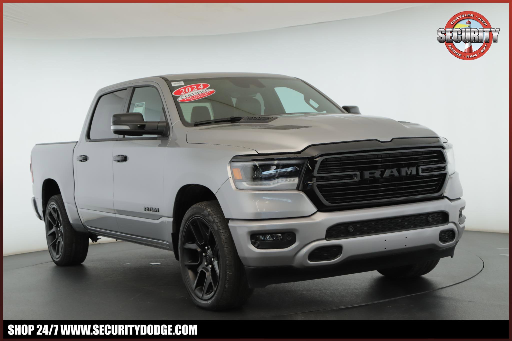 Used 2024 RAM 1500 Laramie AWD/4WD image 1