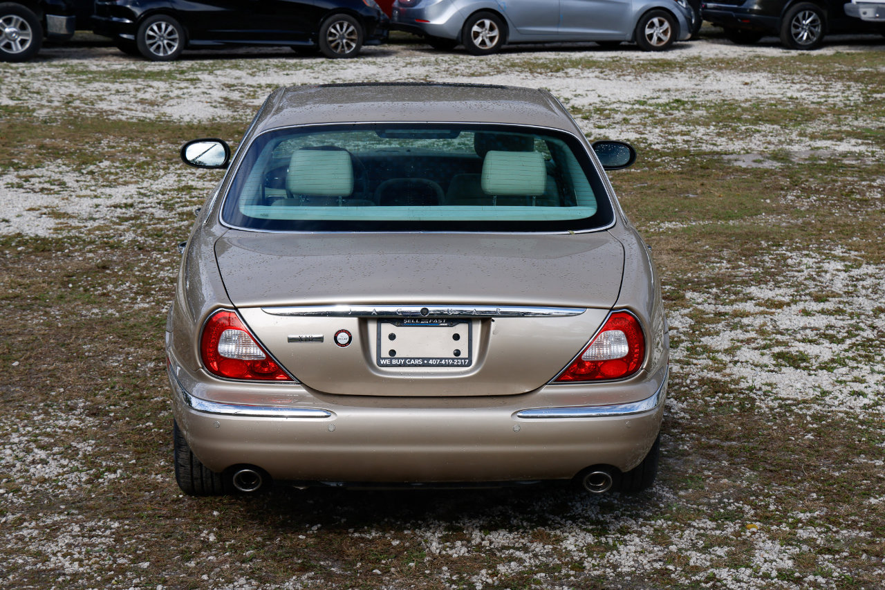 Used 2004 Jaguar XJ8 image 7