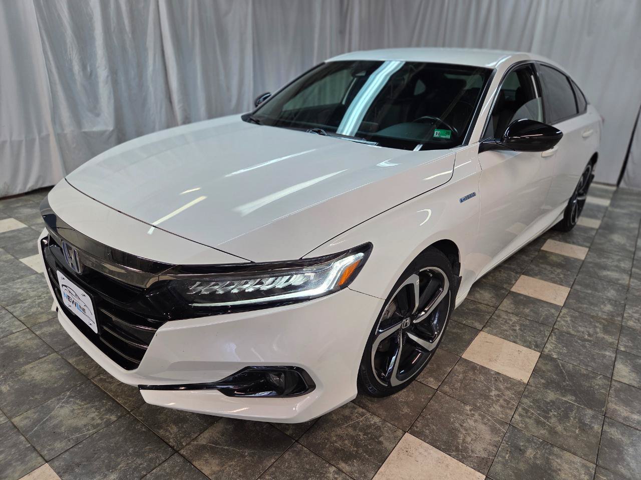 Used 2022 Honda Accord Sport image 2