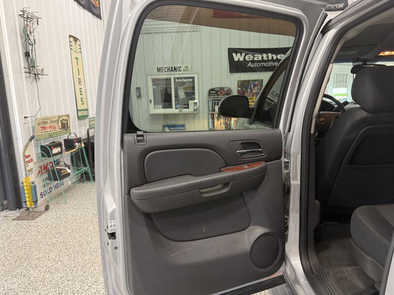 Used 2011 Chevrolet Suburban LS RWD image 24