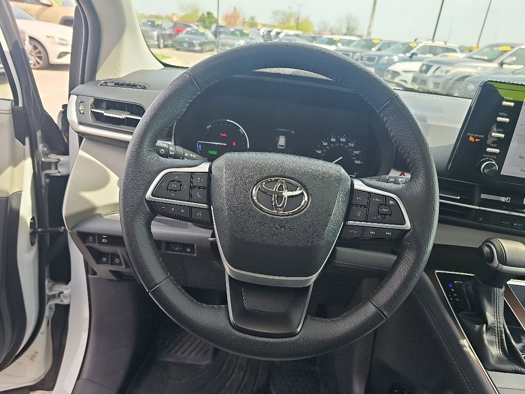 Used 2024 Toyota Sienna XLE AWD/4WD image 15