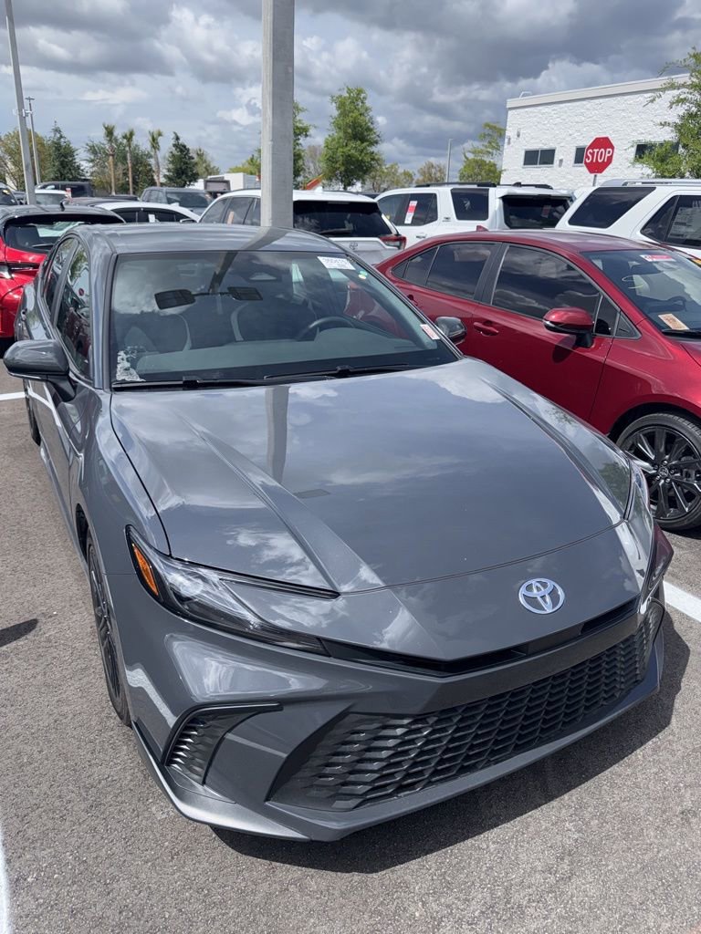 Used 2025 Toyota Camry SE image 12