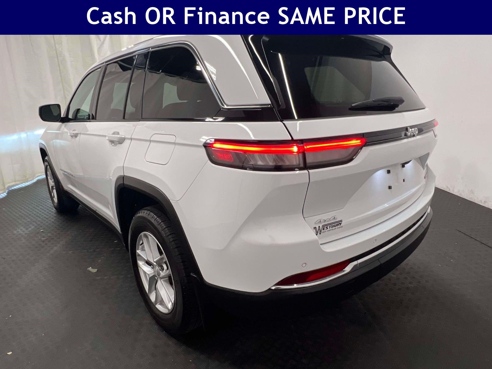 Certified 2025 Jeep Grand Cherokee Laredo X w/ Luxury Tech Group I AWD/4WD image 10