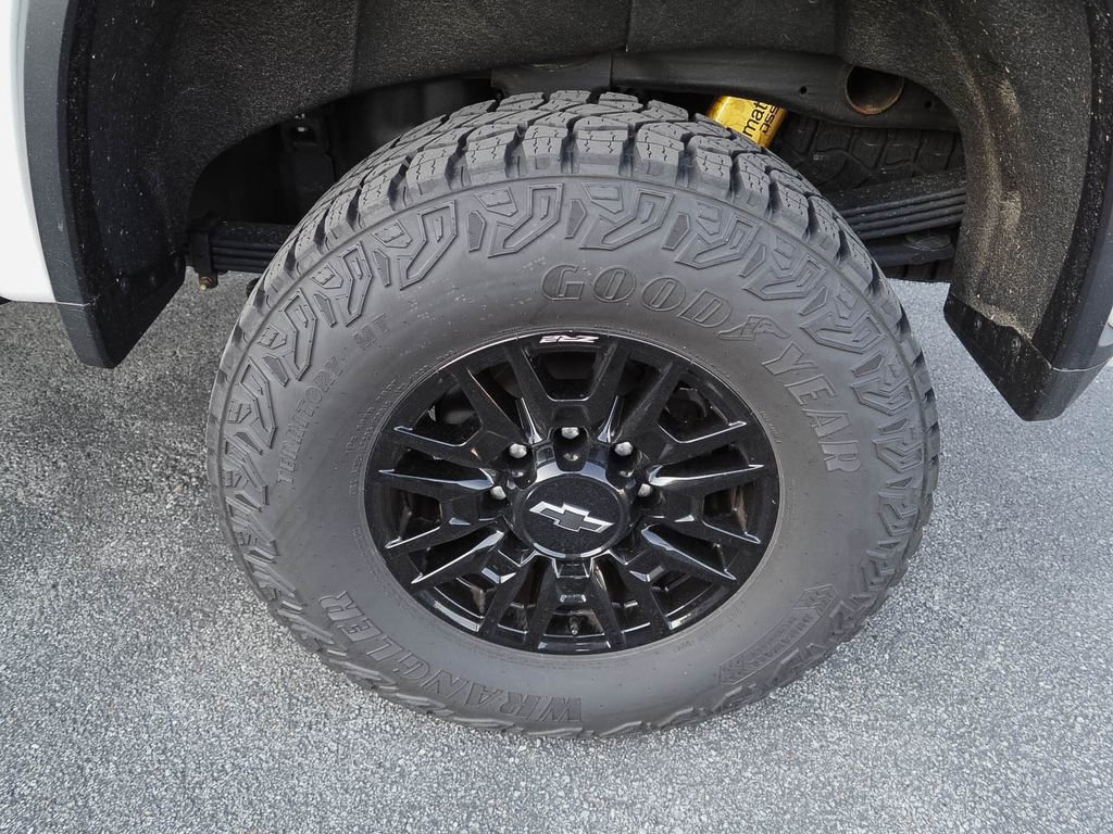 Used 2024 Chevrolet Silverado 2500 ZR2 w/ Technology Package AWD/4WD image 7
