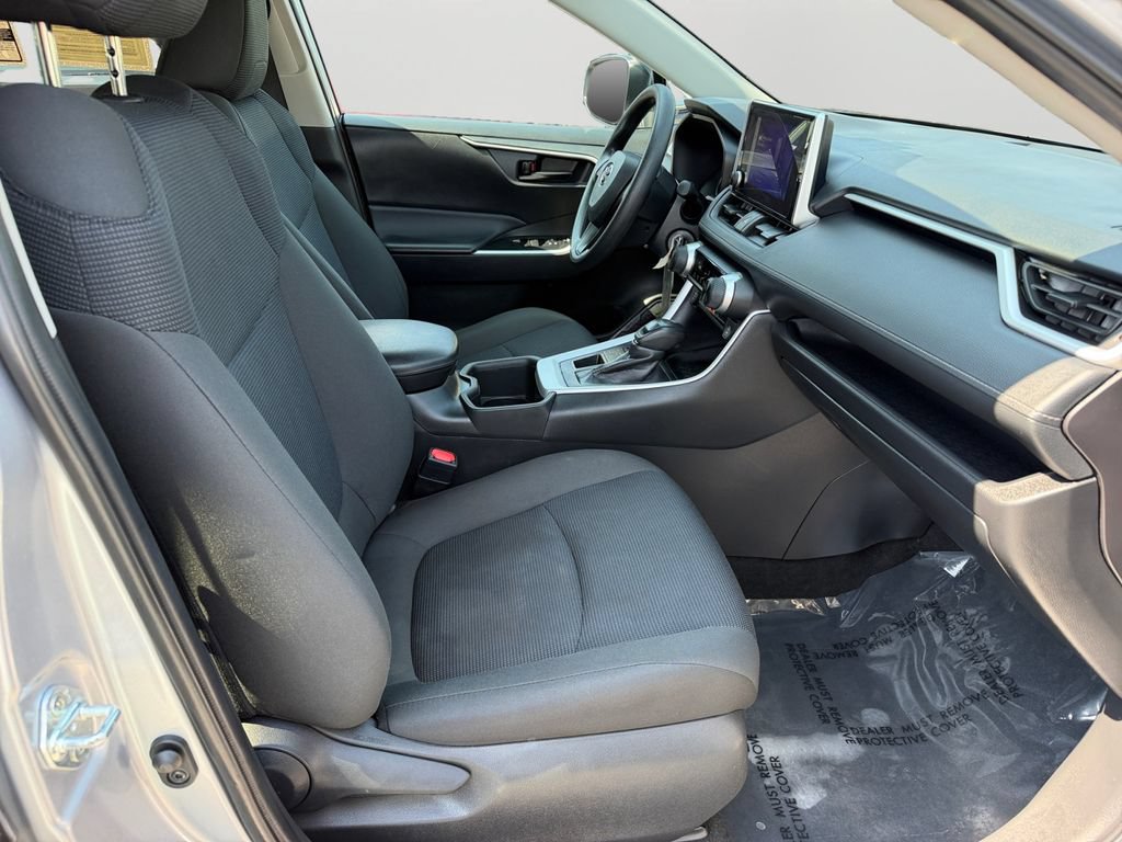 Used 2024 Toyota RAV4 LE AWD/4WD image 8