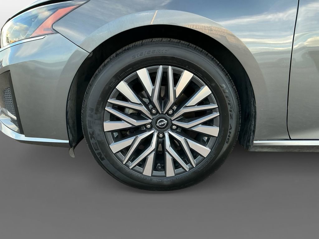 Used 2024 Nissan Altima 2.5 SV image 14