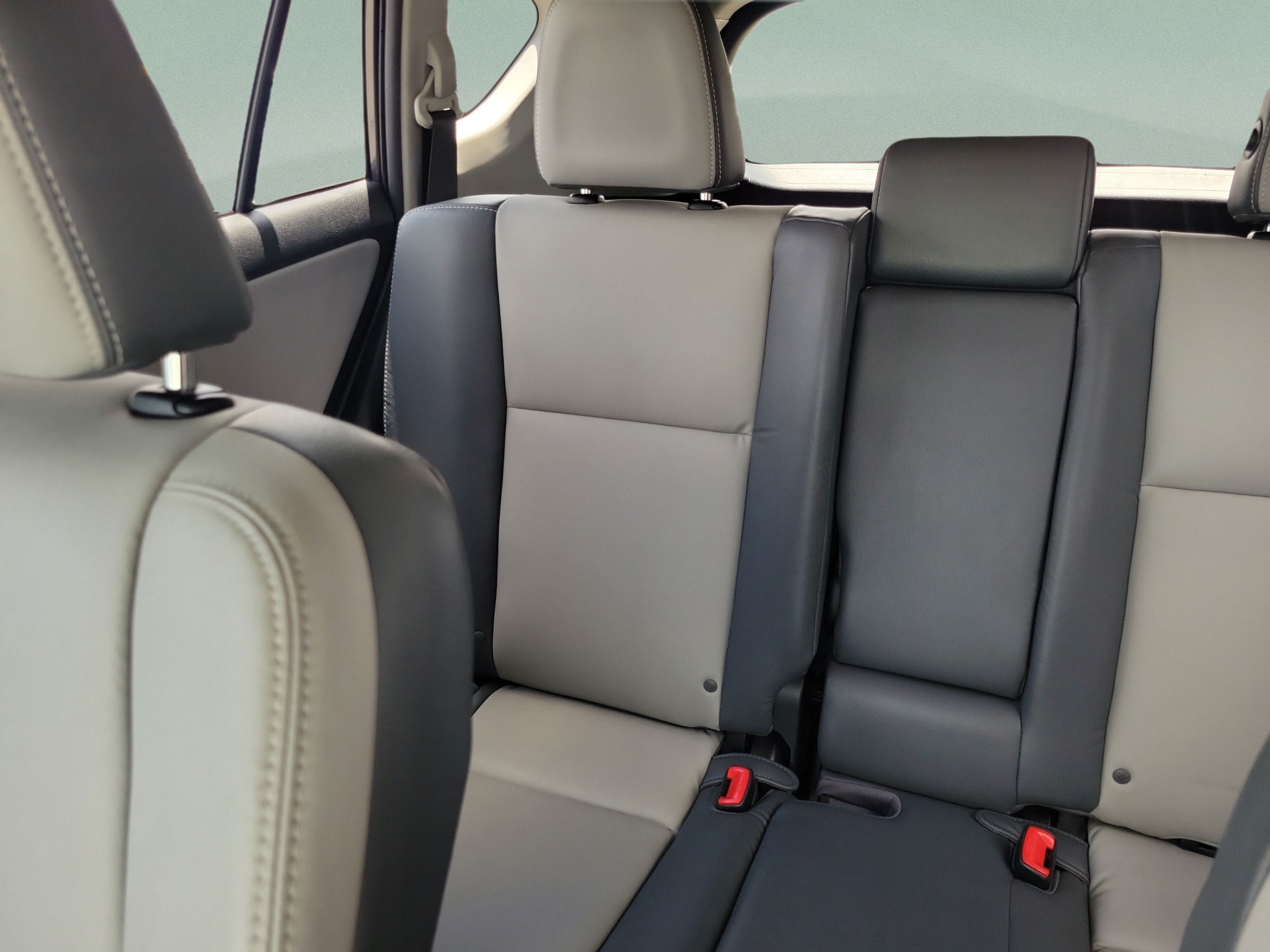 Used 2015 Toyota RAV4 Limited w/ Technology Package FWD image 8
