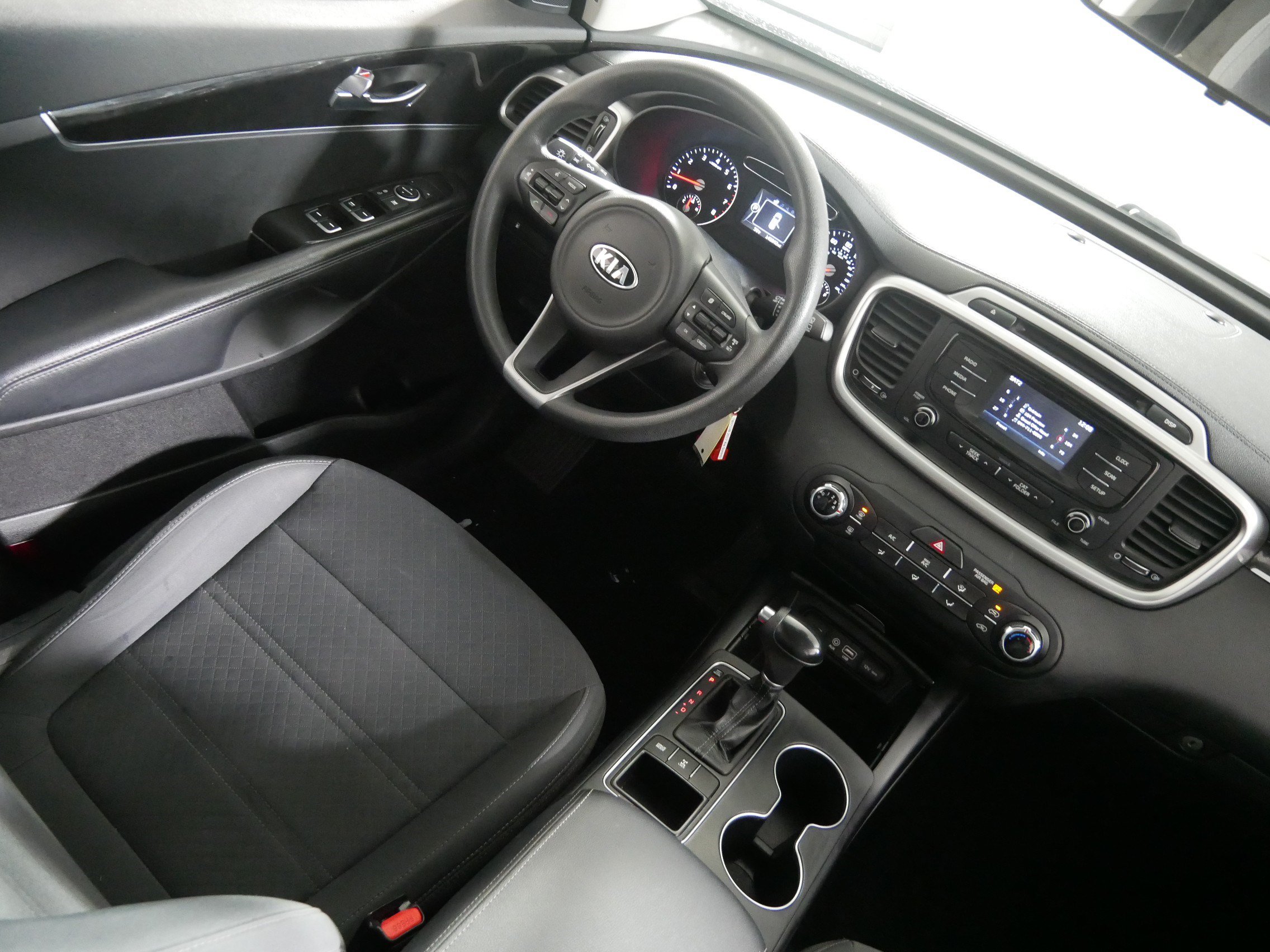 Used 2017 Kia Sorento AWD image 9