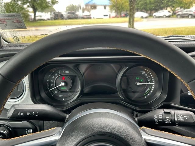 Used 2024 Jeep Wrangler Unlimited Sahara w/ Technology Group image 25