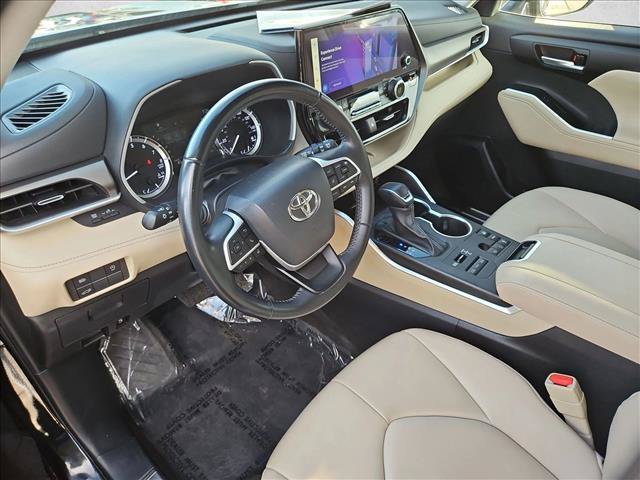 Used 2023 Toyota Highlander XLE w/ Protection Package #3 (TMS) AWD/4WD image 13