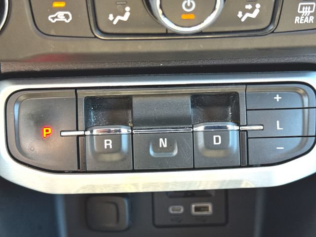 Used 2022 GMC Acadia SLE w/ Driver Convenience Package FWD image 16