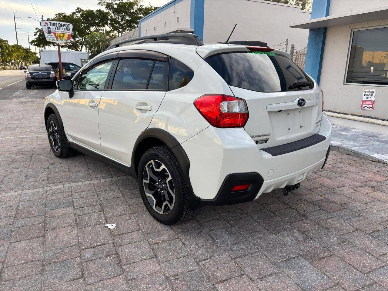 Used 2016 Subaru Crosstrek 2.0i Premium w/ Moonroof Package image 4