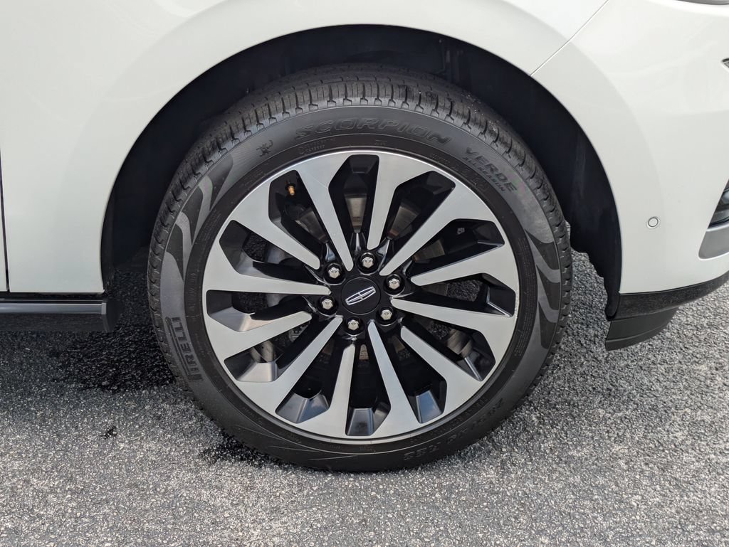 Certified 2022 Lincoln Navigator Reserve AWD/4WD image 12
