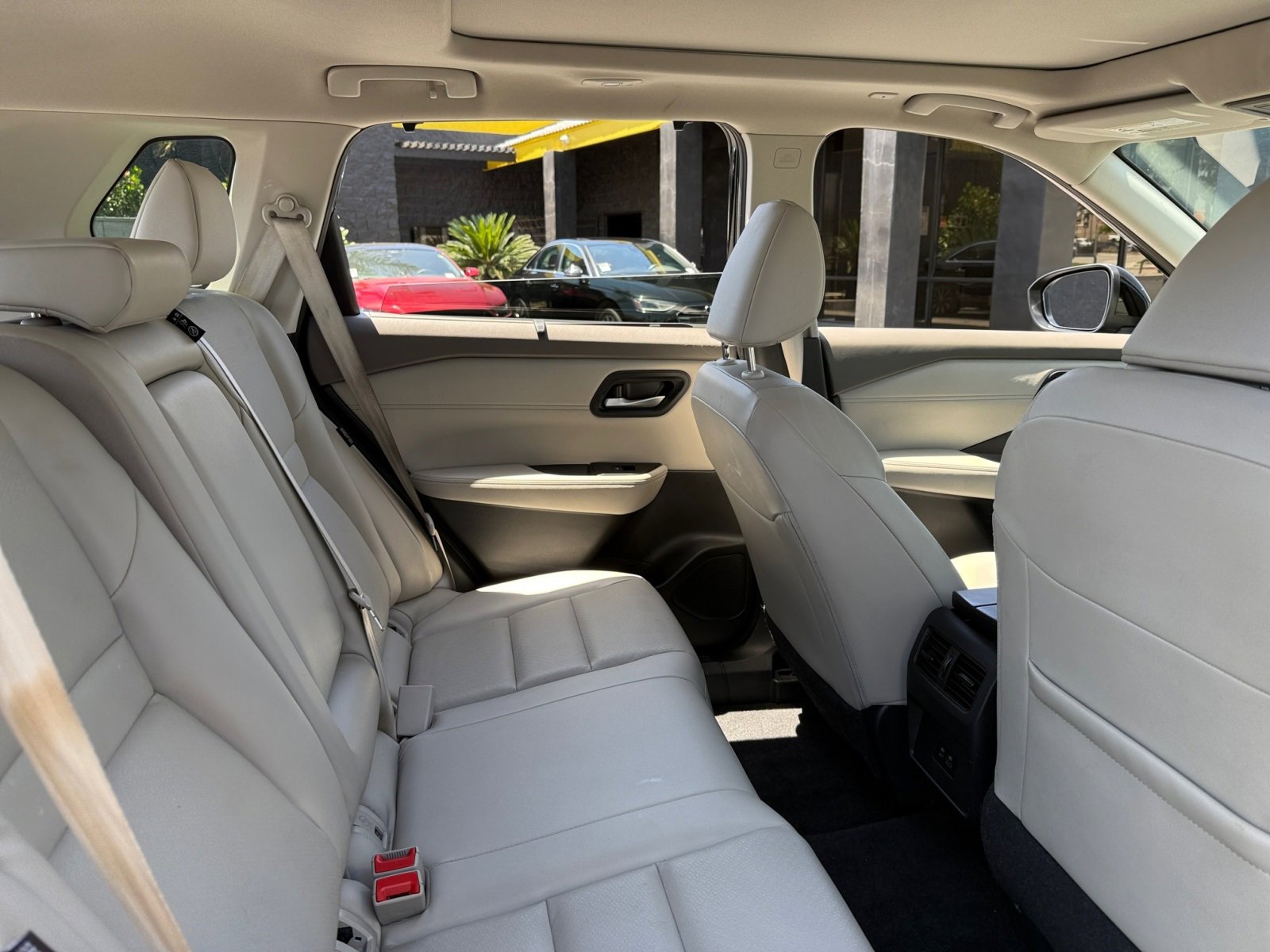 Used 2023 Nissan Rogue SV w/ SV Premium B Package image 18