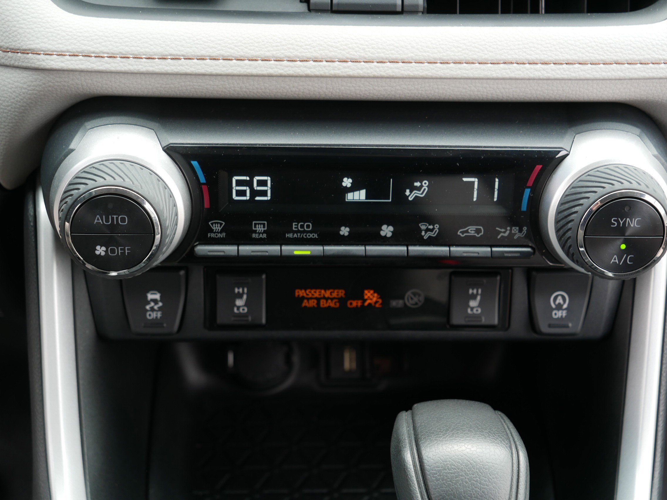 Used 2022 Toyota RAV4 XLE w/ Convenience Package AWD/4WD image 27