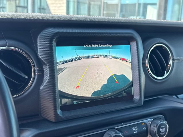 Used 2021 Jeep Wrangler Unlimited Sahara AWD/4WD image 30
