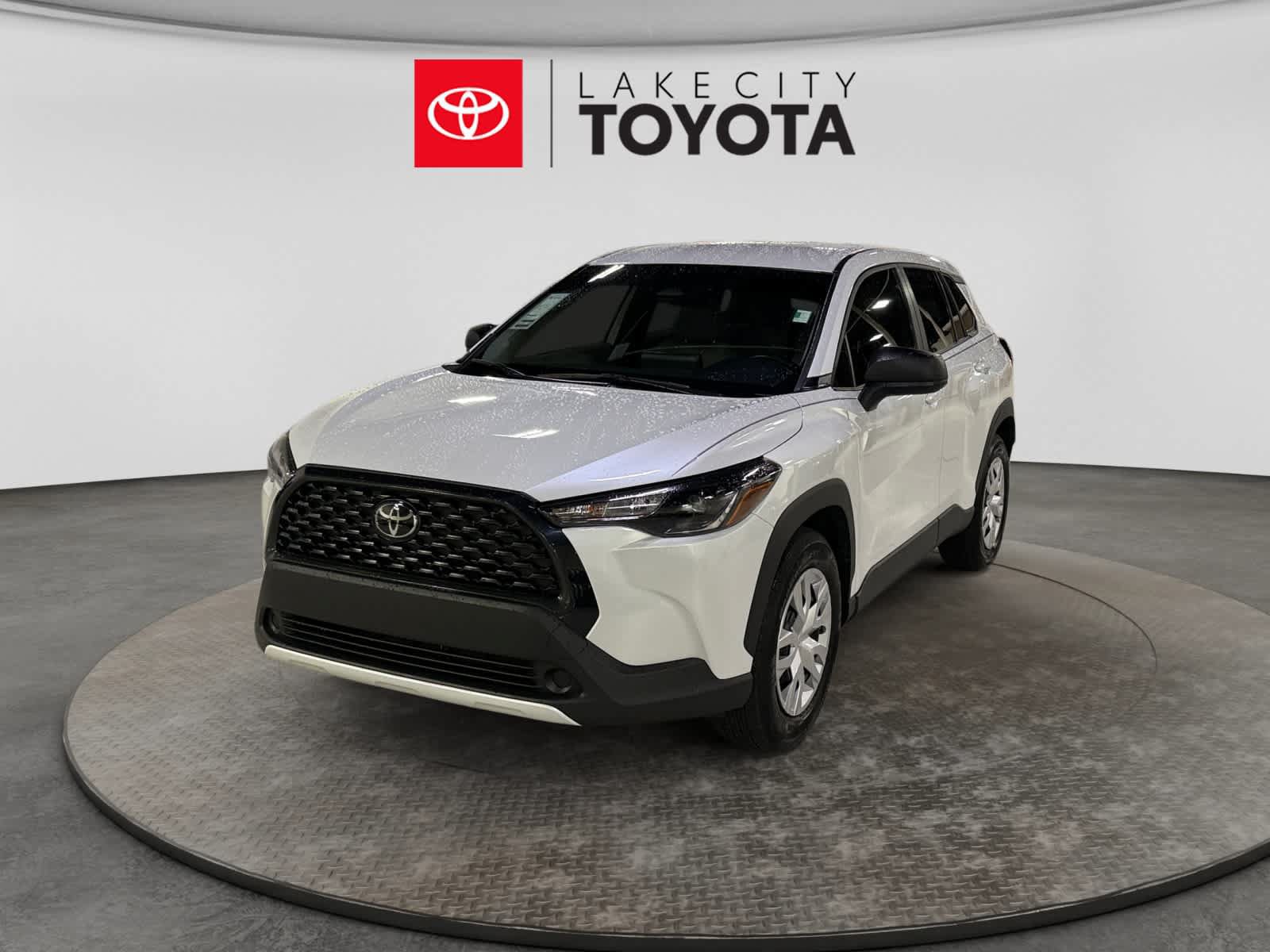 Used 2025 Toyota Corolla Cross L FWD image 1