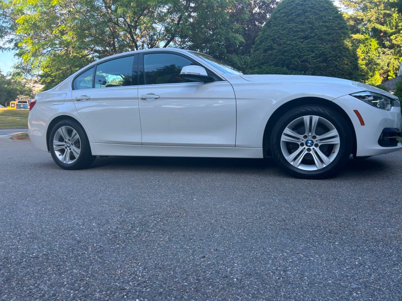 Used 2018 BMW 330i xDrive Sedan w/ Premium Package AWD/4WD image 4