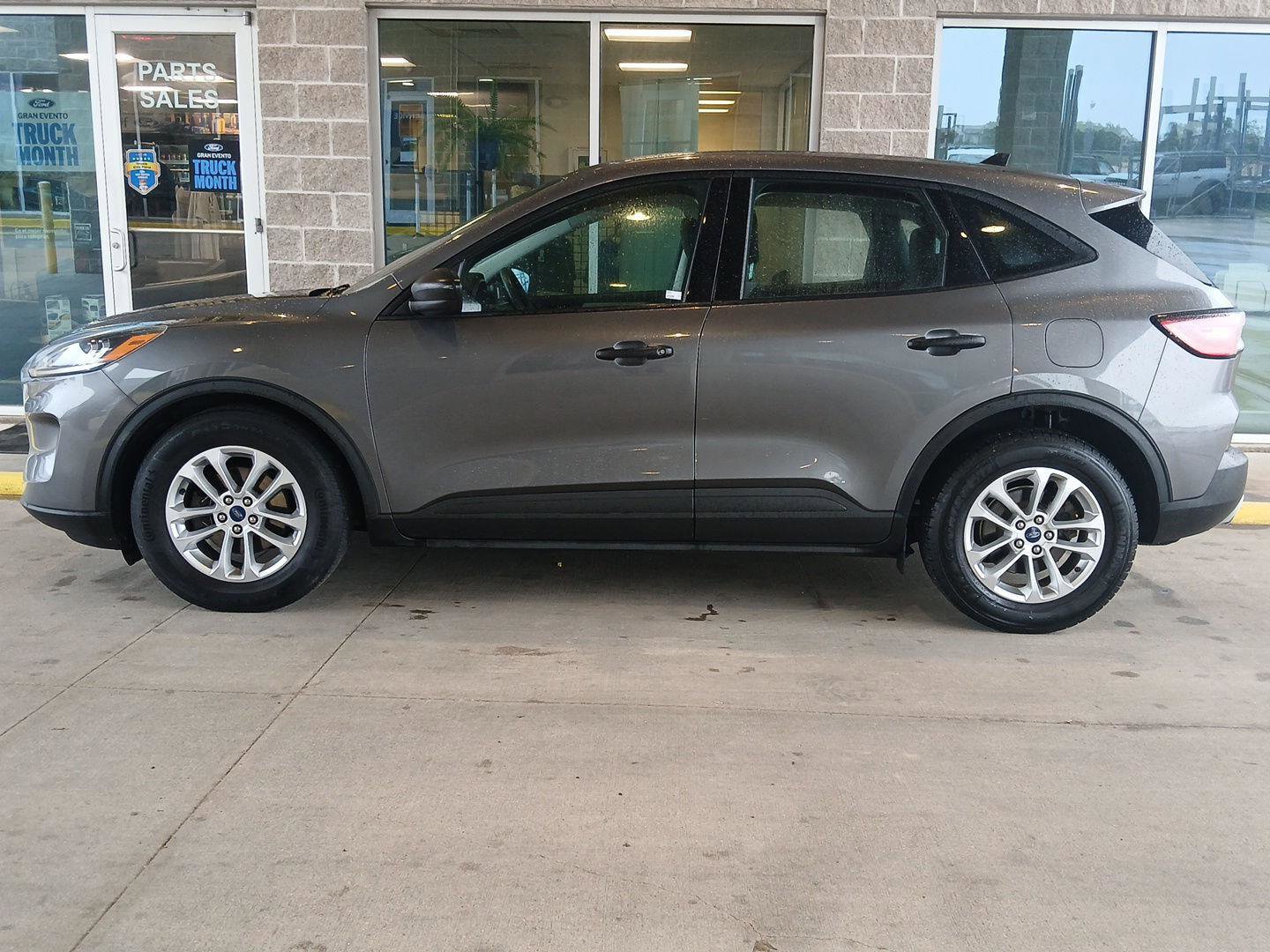 Used 2022 Ford Escape S FWD image 9