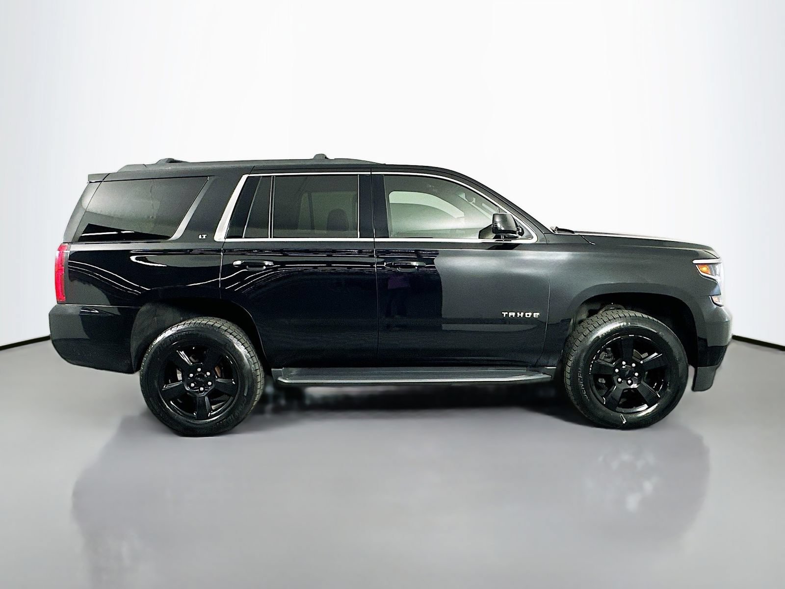 Used 2018 Chevrolet Tahoe LT w/ LT Midnight Edition AWD/4WD image 9