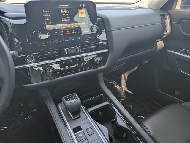 Used 2024 Nissan Pathfinder SL AWD/4WD image 25