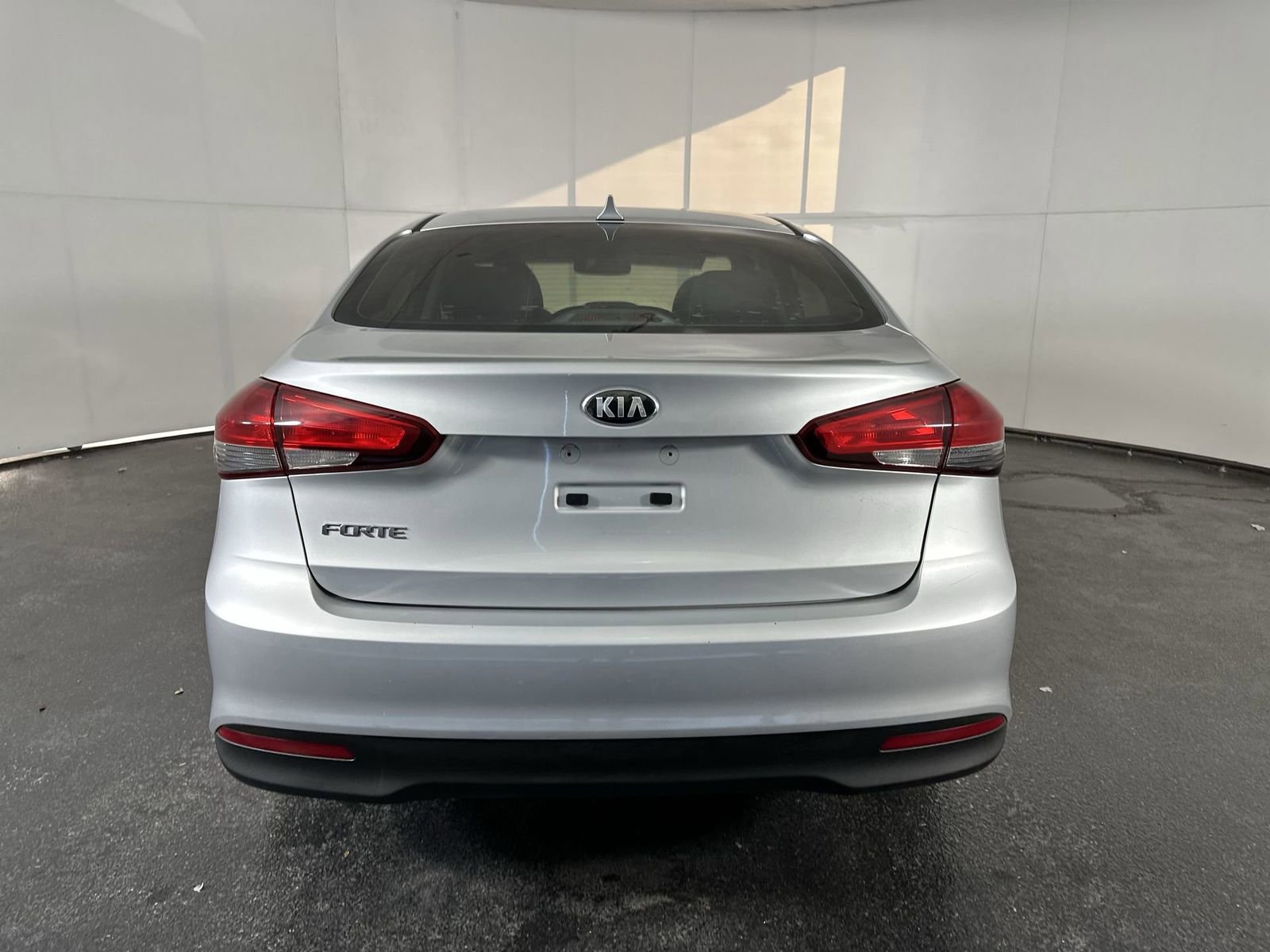 Used 2017 Kia Forte LX image 7