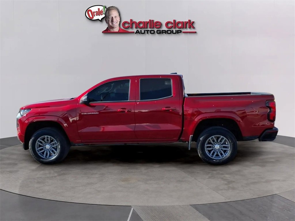 Used 2025 Chevrolet Colorado LT image 2