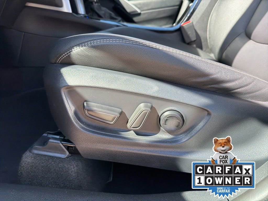 Used 2025 Toyota Corolla Cross XLE image 10