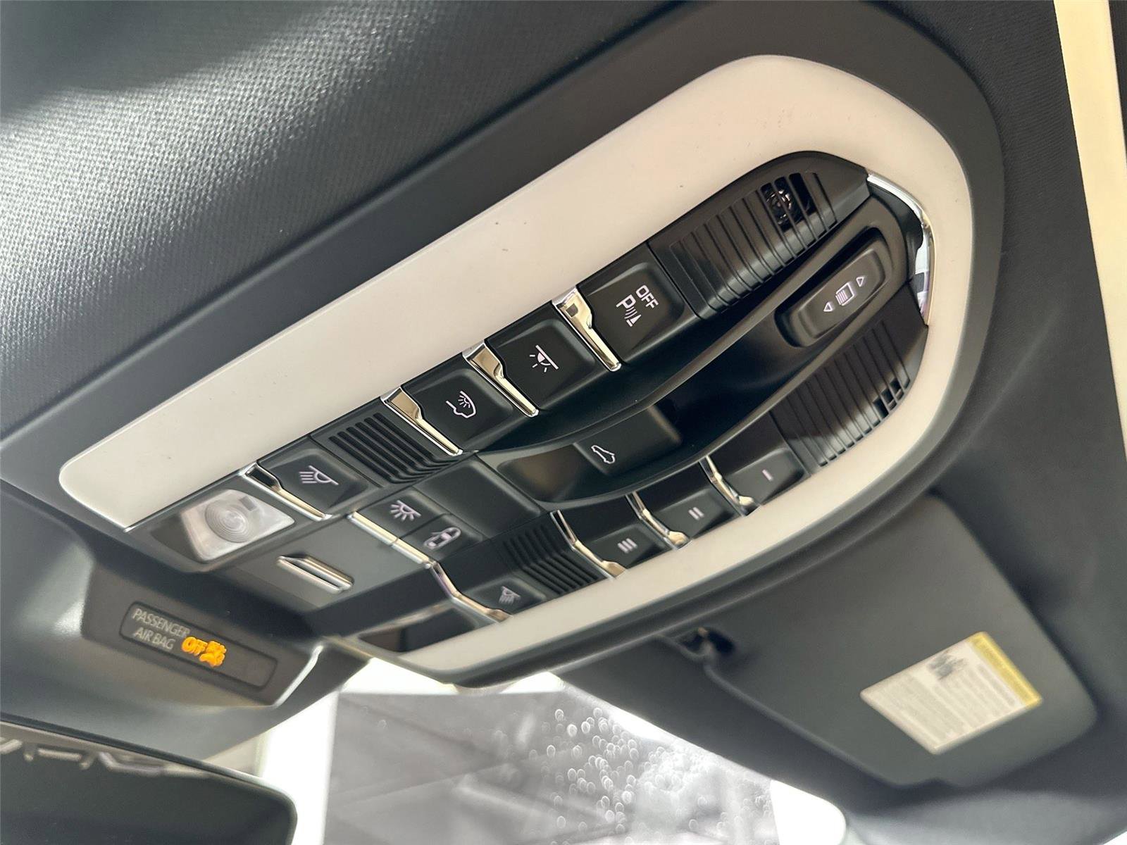 Certified 2026 Porsche Macan Turbo AWD/4WD image 25