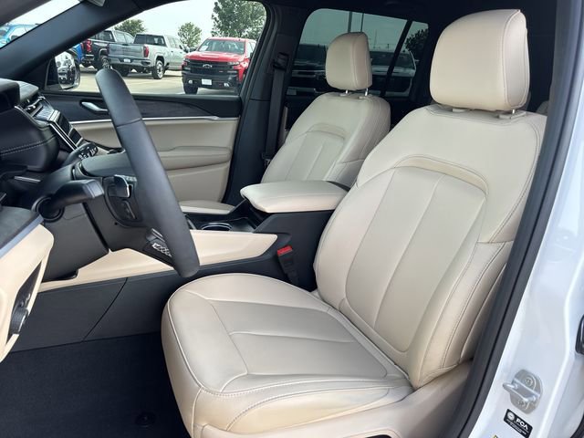 Used 2025 Jeep Grand Cherokee Limited RWD image 22