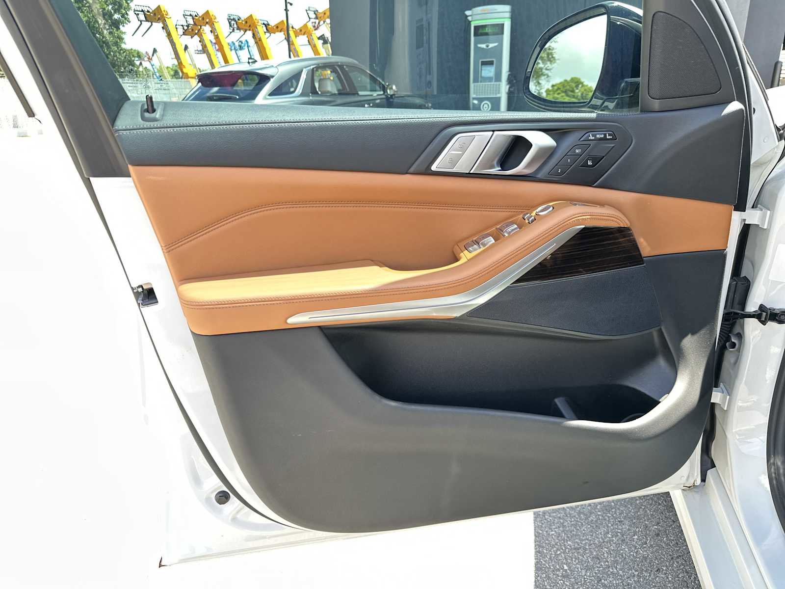 Used 2019 BMW X7 xDrive40i w/ Cold Weather Package AWD/4WD image 13