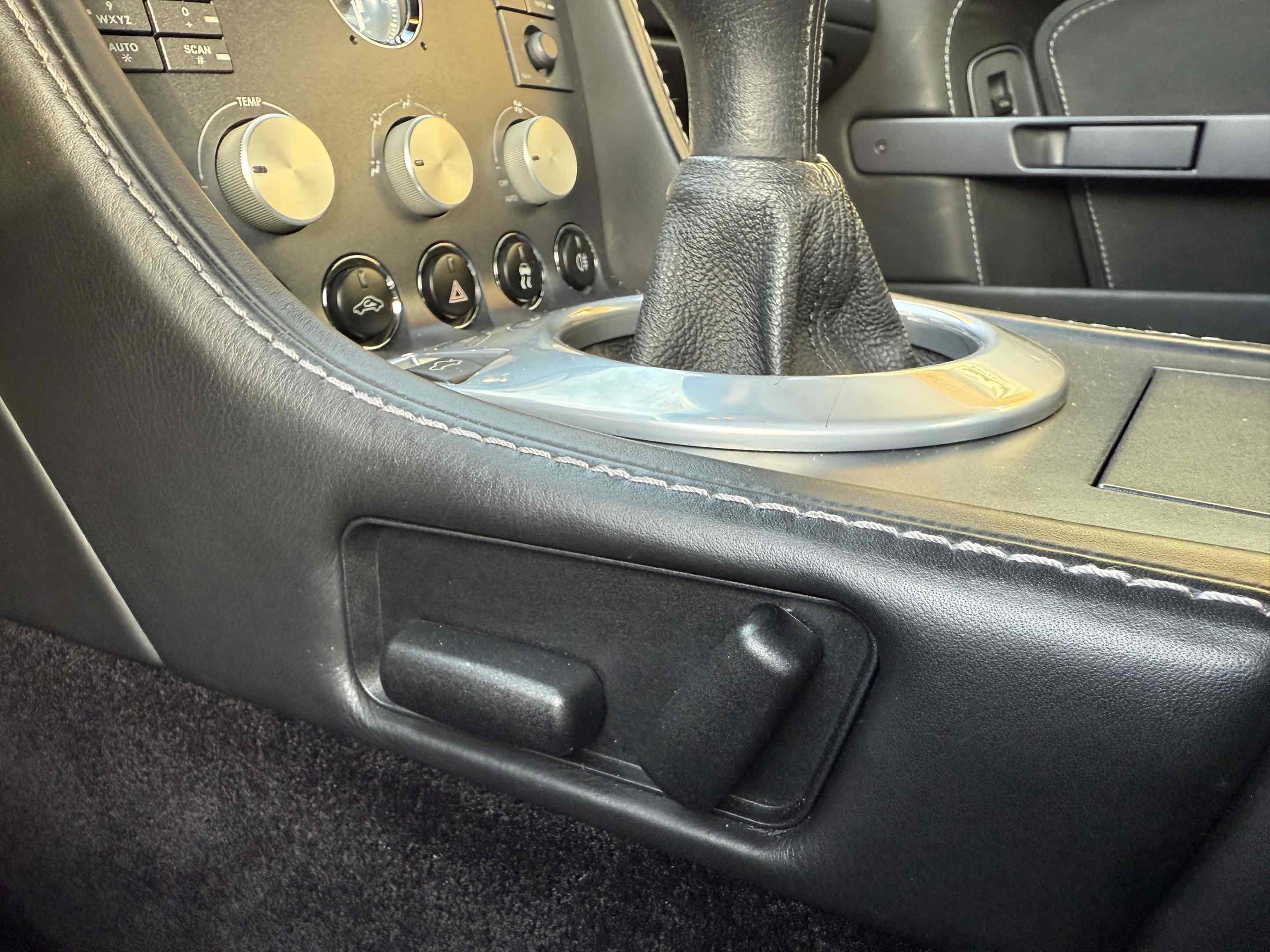 Used 2006 Aston Martin V8 Vantage Coupe RWD image 69