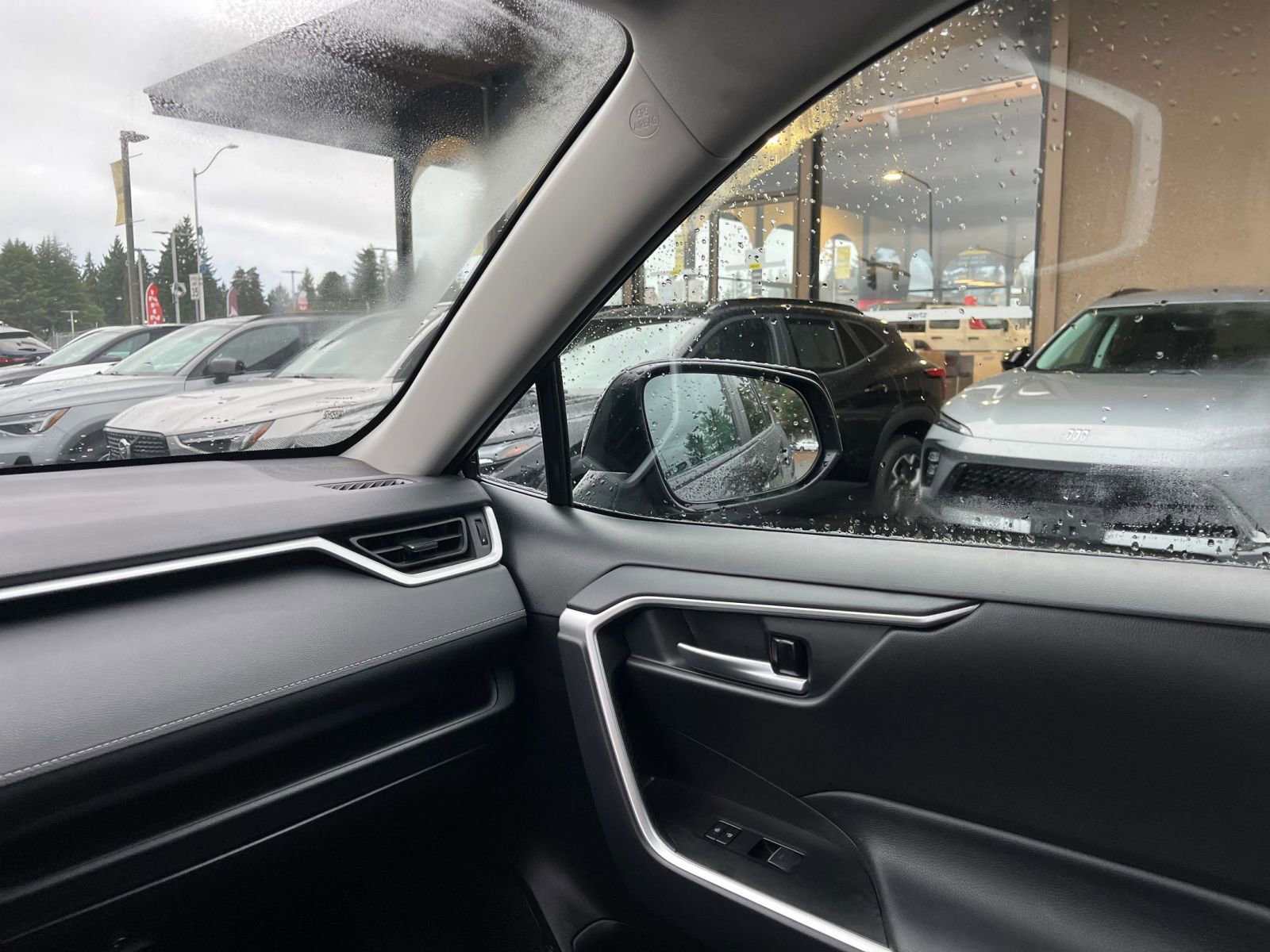 Used 2025 Toyota RAV4 XLE image 35