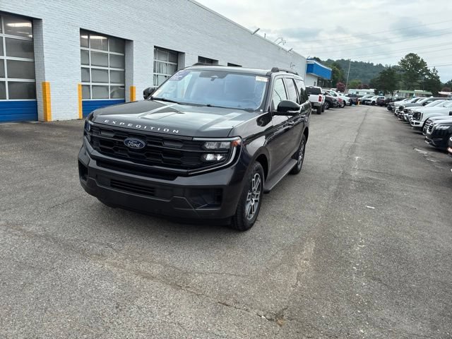 Used 2025 Ford Expedition Active AWD/4WD image 9