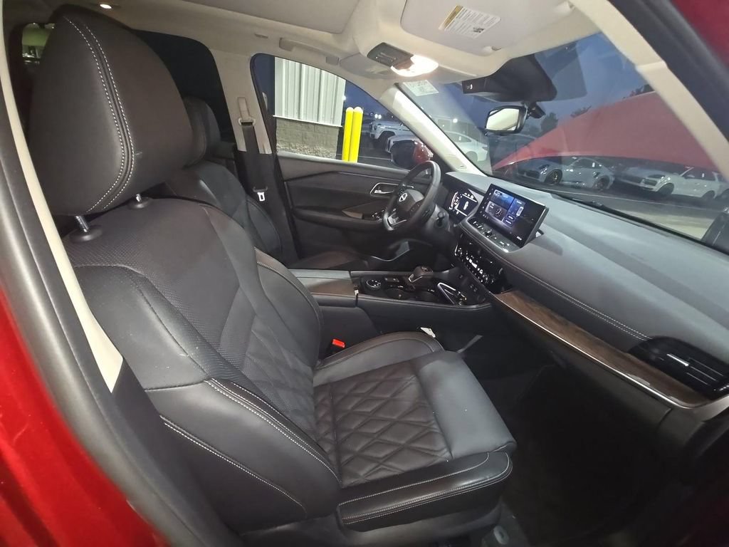 Certified 2026 Nissan Rogue Platinum w/ Platinum Premium Package AWD/4WD image 13
