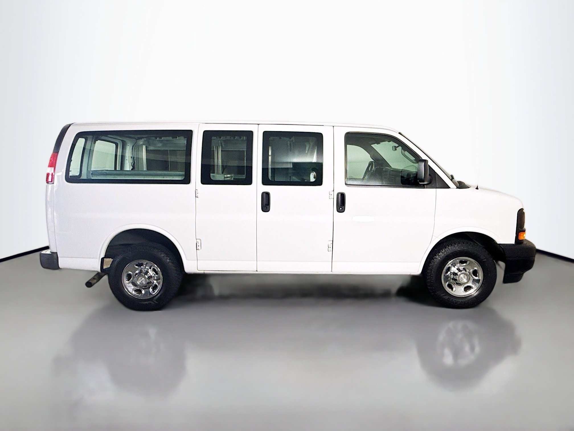 Used 2017 Chevrolet Express 2500 image 11