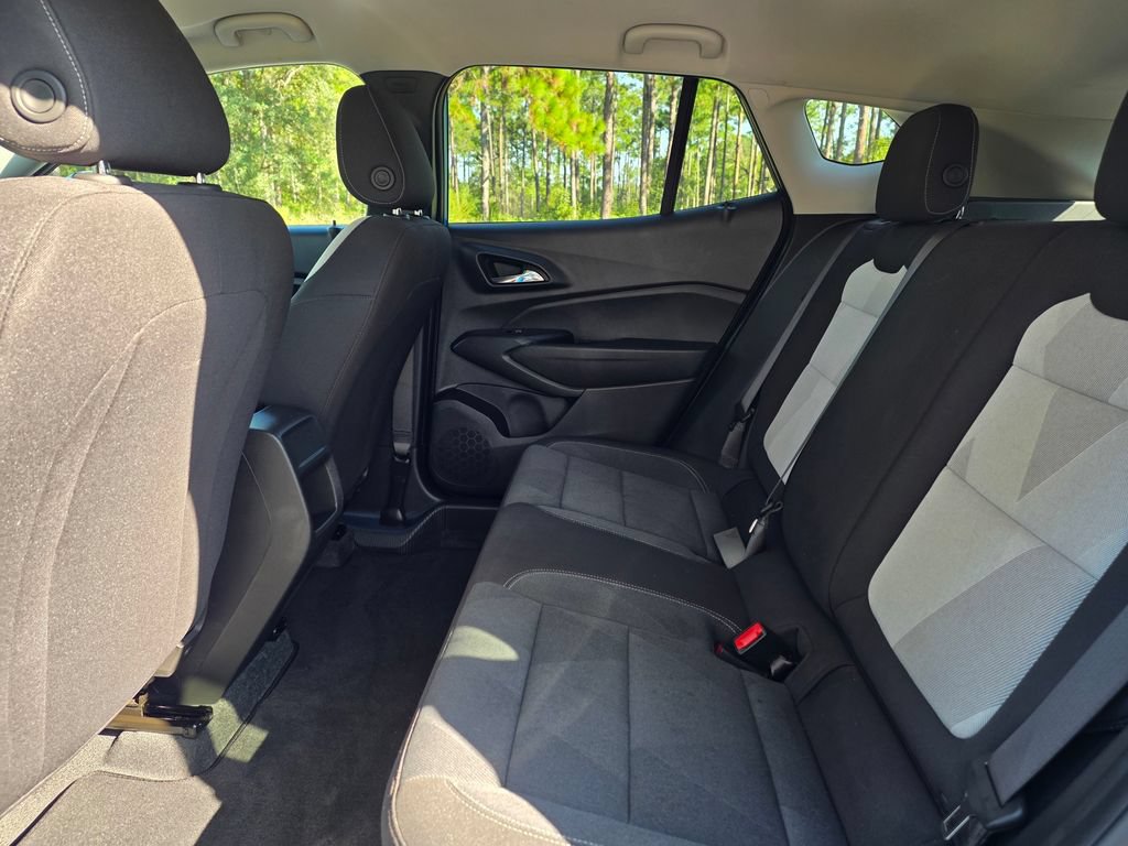 Used 2026 Chevrolet Trax LS w/ LS Convenience Package FWD image 15