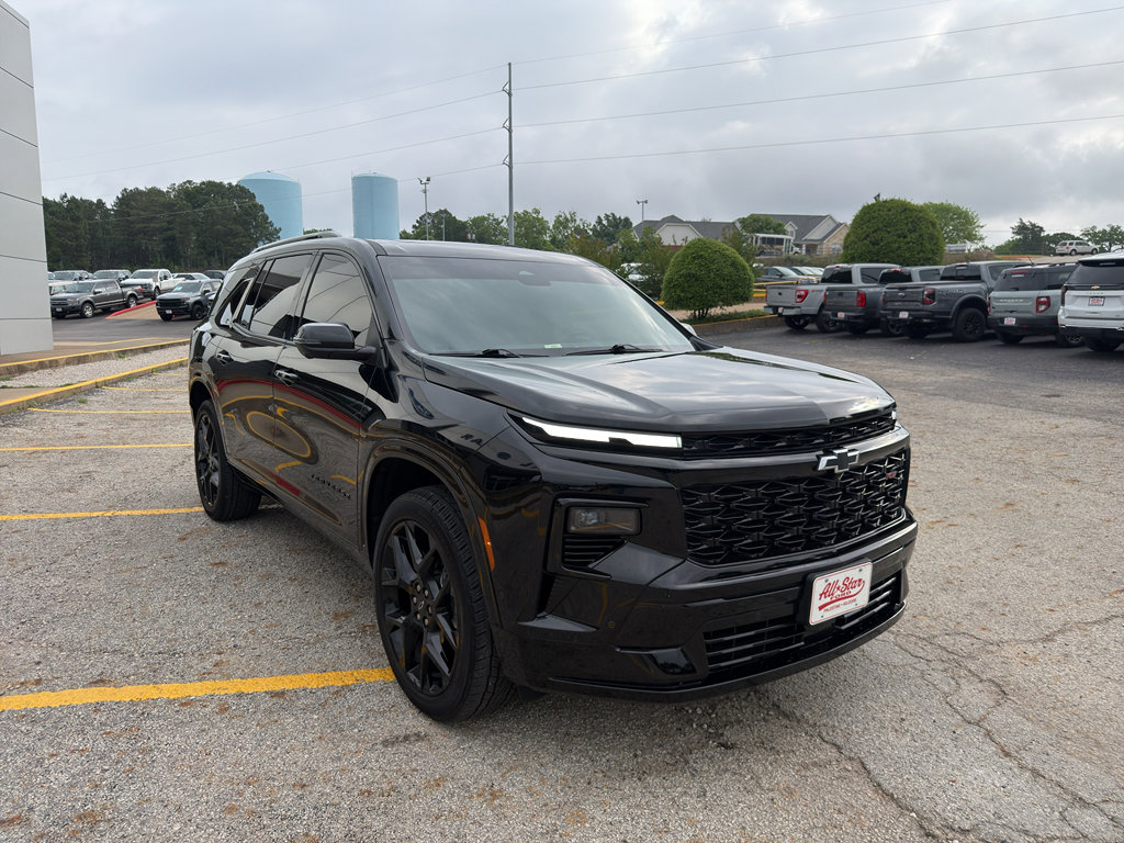 Used 2025 Chevrolet Traverse RS FWD image 3