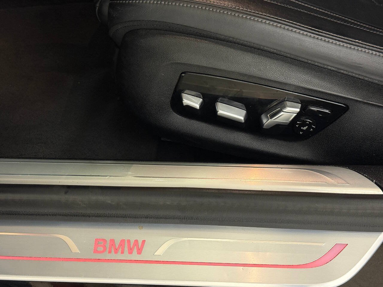 Used 2021 BMW 740i w/ Premium Package RWD image 44