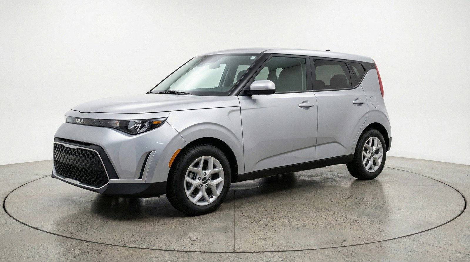 Used 2025 Kia Soul LX w/ LX Technology Package image 3