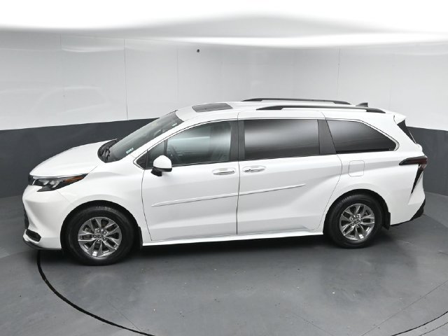 Used 2025 Toyota Sienna XLE w/ XLE Plus Package AWD/4WD image 47