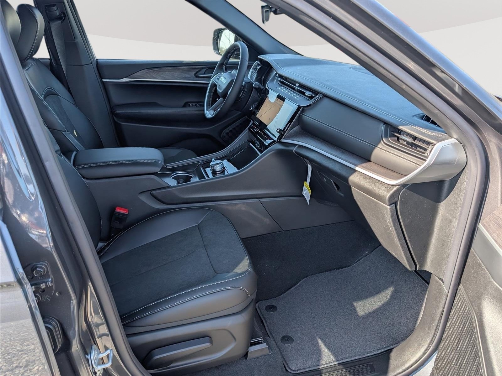 New 2026 Jeep Grand Cherokee Altitude AWD/4WD image 6