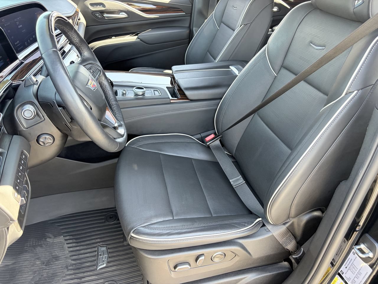 Certified 2024 Cadillac Escalade ESV Premium Luxury w/ Performance Package AWD/4WD image 20