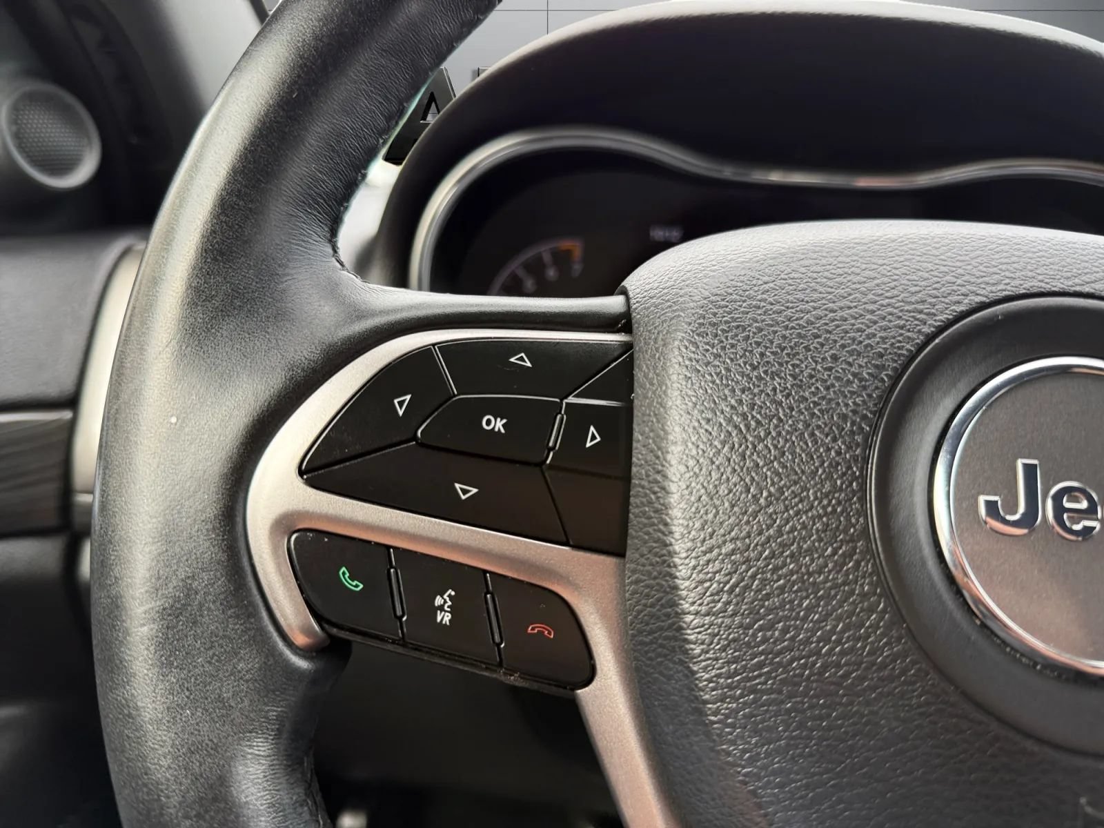 Used 2019 Jeep Grand Cherokee Laredo AWD/4WD image 26