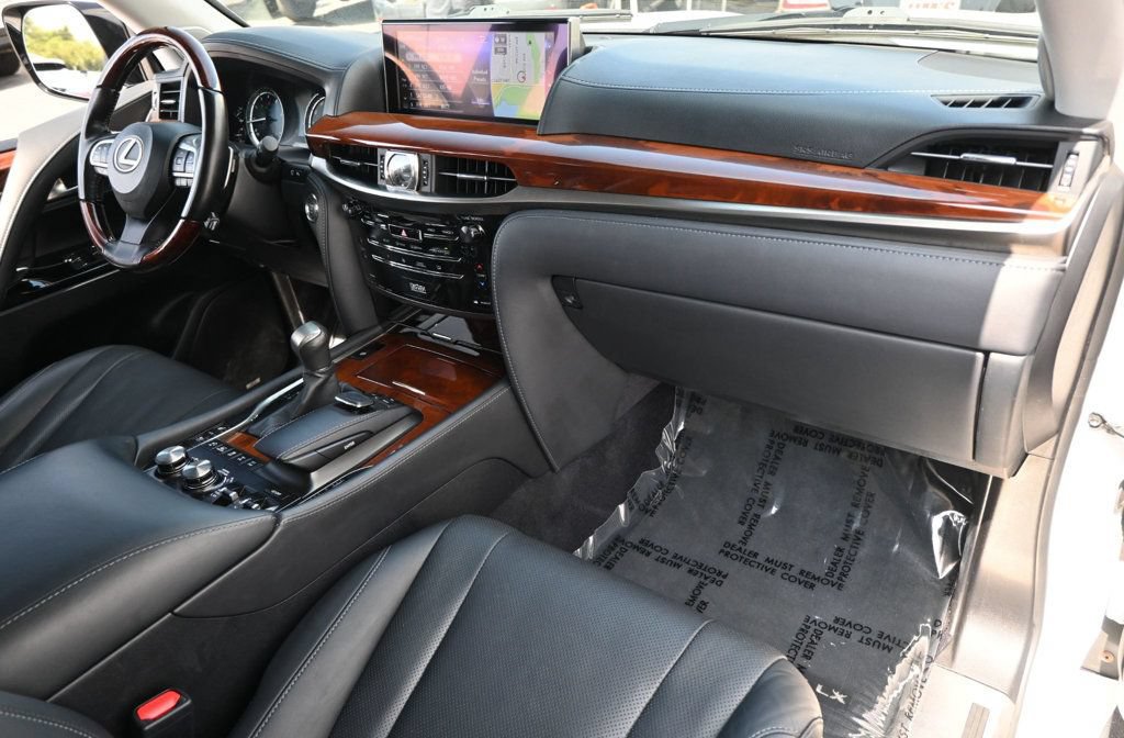 Used 2017 Lexus LX 570 4WD w/ Luxury Package image 12