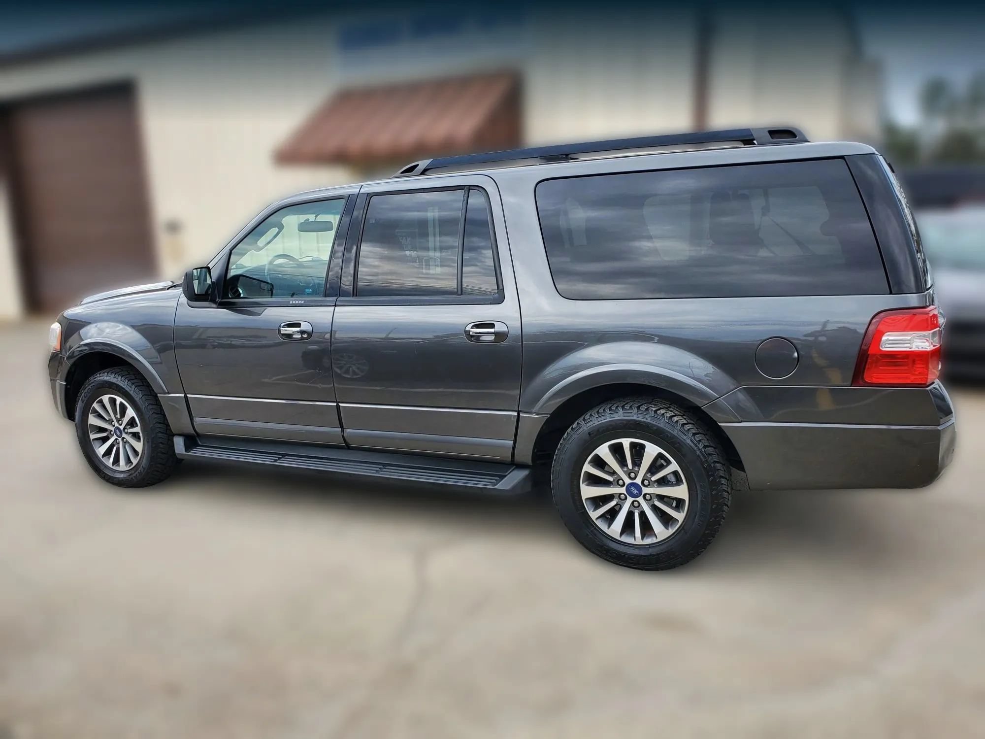 Used 2017 Ford Expedition EL XLT AWD/4WD image 5
