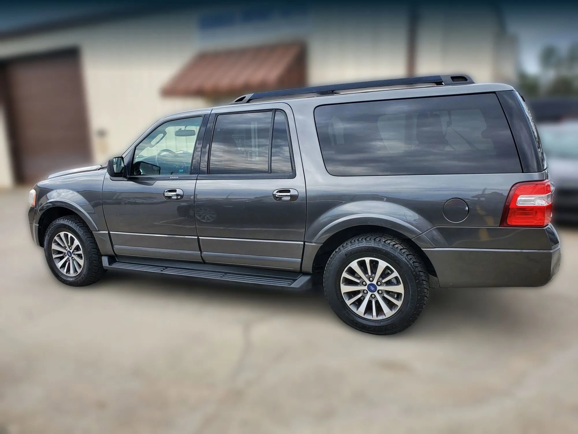 Used 2017 Ford Expedition EL XLT image 5