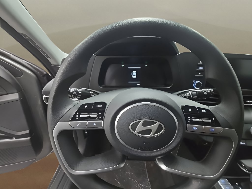 New 2026 Hyundai Elantra SE FWD image 30
