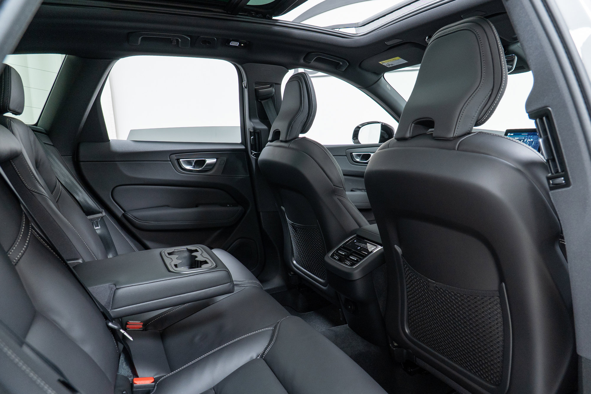 New 2026 Volvo XC60 B5 Ultra w/ Climate Package image 23