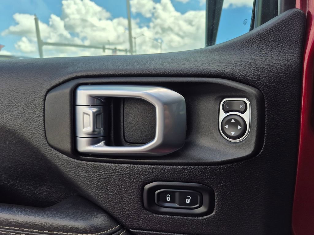 Used 2021 Jeep Wrangler Unlimited Sahara image 18